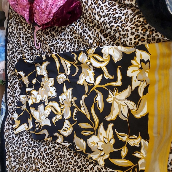 ILE new york Dresses & Skirts - Black & Gold floral dress